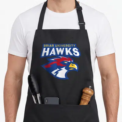 Tablier de cuisine noir avec le logo Briar University Hawks représentant un aigle stylisé bleu rouge et blanc.
