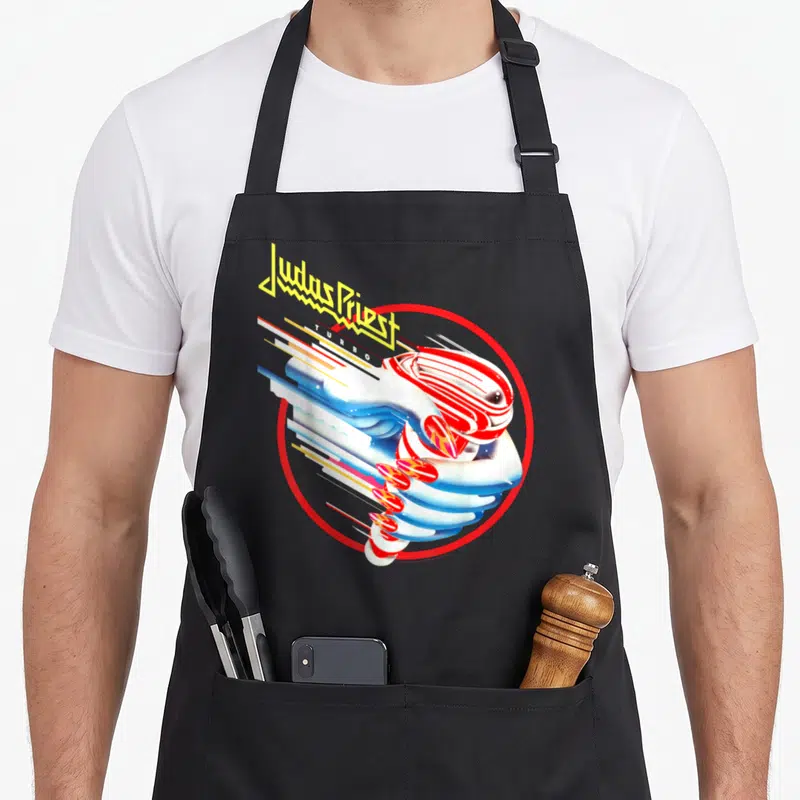 Tablier de cuisine noir avec l'illustration de l'album Turbo de Judas Priest en couleurs vives.