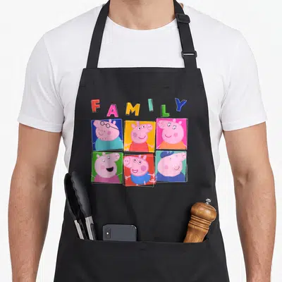 Tablier de cuisine noir avec portraits colorés de la famille Pig et le mot Familly en lettres multicolores.