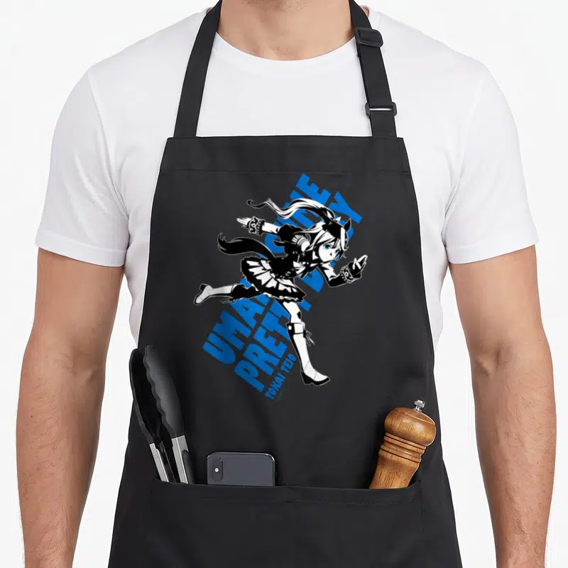 Tablier de cuisine noir avec illustration anime Tokai Teio en course et texte bleu diagonal.