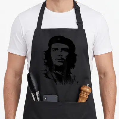 Tablier de cuisine noir avec portrait stylisé en noir et blanc d'un homme au béret portant une étoile sur le front.