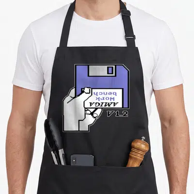 Tablier de cuisine noir avec illustration main tenant disquette Amiga Workbench V1.2