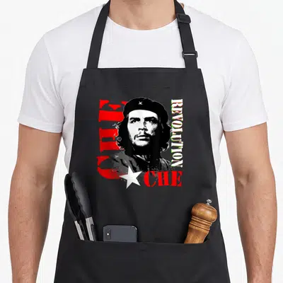 Tablier de cuisine noir avec portrait stylisé de Che Guevara et texte REVOLUTION CHE en rouge et blanc.