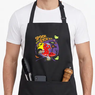 Tablier de cuisine noir avec le robot rouge Ricky Zoom sur un scooter et des fantômes verts.