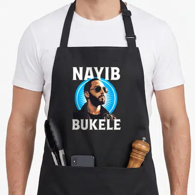 Tablier de cuisine noir avec portrait stylisé de Nayib Bukele et texte blanc sur fond circulaire bleu rayonnant.