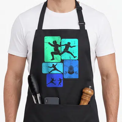 Tablier de cuisine noir avec silhouettes d'escrimeurs et masque sur rectangles bleu et vert dégradés.