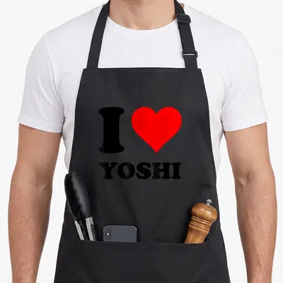 Tablier de cuisine noir avec le texte J'aime Yoshi et un grand cœur rouge au centre.