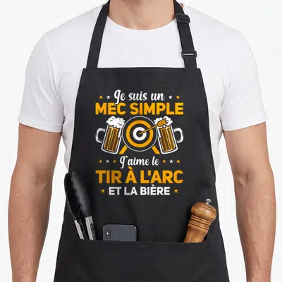 Tablier de cuisine noir avec illustration de cible, flèche et deux verres de bière en orange et blanc.