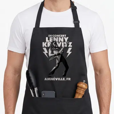 Tablier de cuisine noir avec illustration monochrome de Lenny Kravitz jouant d'une guitare Flying V et des éclairs.