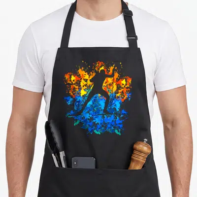 Tablier de cuisine noir avec silhouette biathlète en éclats de peinture orange et bleue.