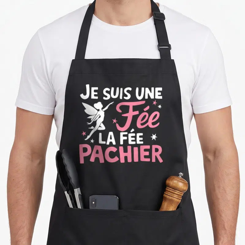 Tablier de cuisine noir avec une silhouette de fée et le texte Je suis une Fée la Fée Pachier en blanc et rose.