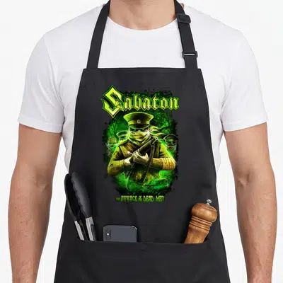 Tablier de cuisine noir avec soldats zombies armés et logo Sabaton vert fluorescent sur fond d'effets fumigènes.