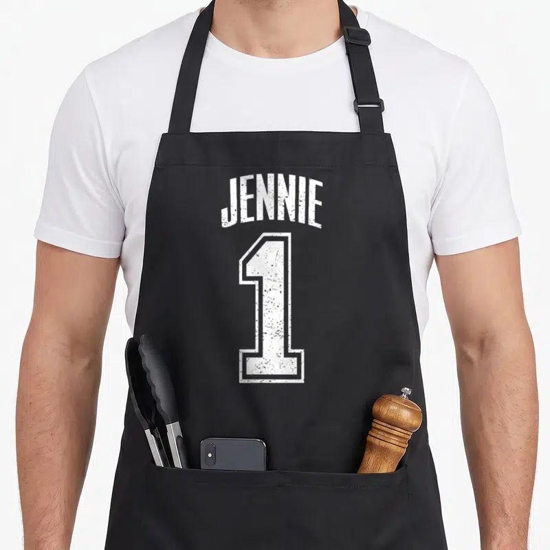 Tablier de cuisine noir avec l inscription Jennie 1 en blanc style maillot sportif dégradé