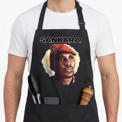 Tablier de cuisine noir avec portrait de Thomas Sankara et texte SANKARA en haut.
