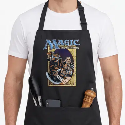 Tablier de cuisine noir avec illustration d'un guerrier barbare tenant une hache sous le logo Magic The Gathering.