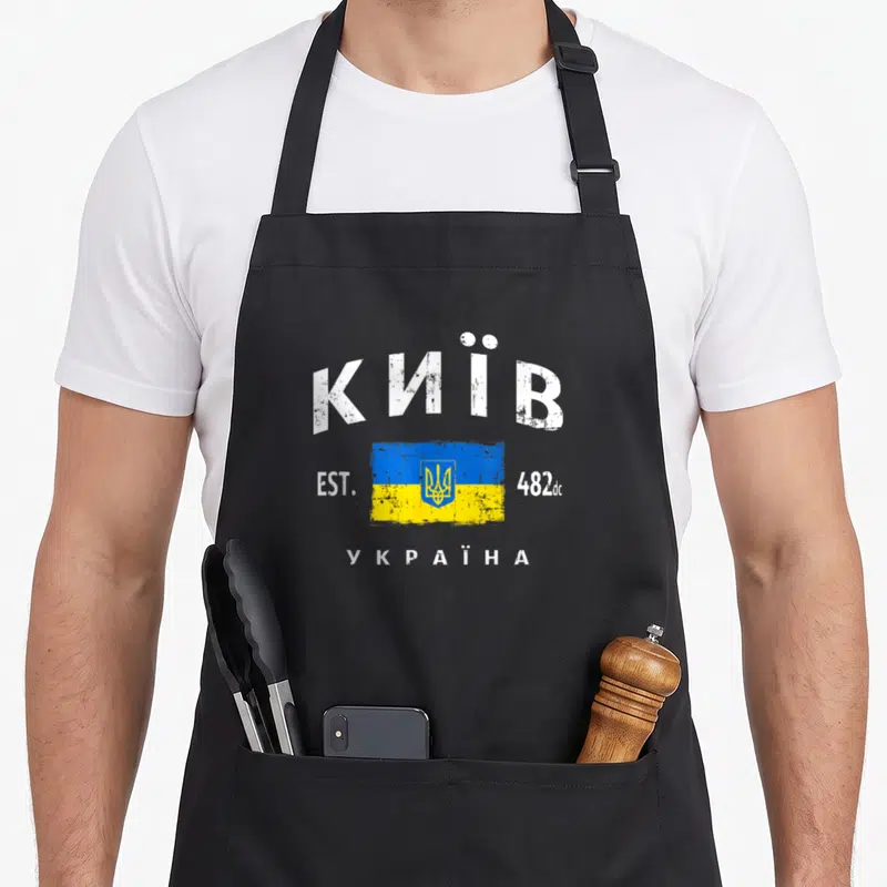 Tablier de cuisine noir avec Kiev Ukraine Ukrayina Kyyiv Est 482dc et drapeau ukrainien vintage.