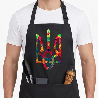 Tablier de cuisine noir avec un trident ukrainien multicolore peint à l'huile au centre du torse.