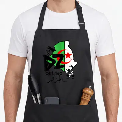 Tablier de cuisine noir avec carte Algérie, drapeau, lettres DZ et certifié imprimé en couleur.