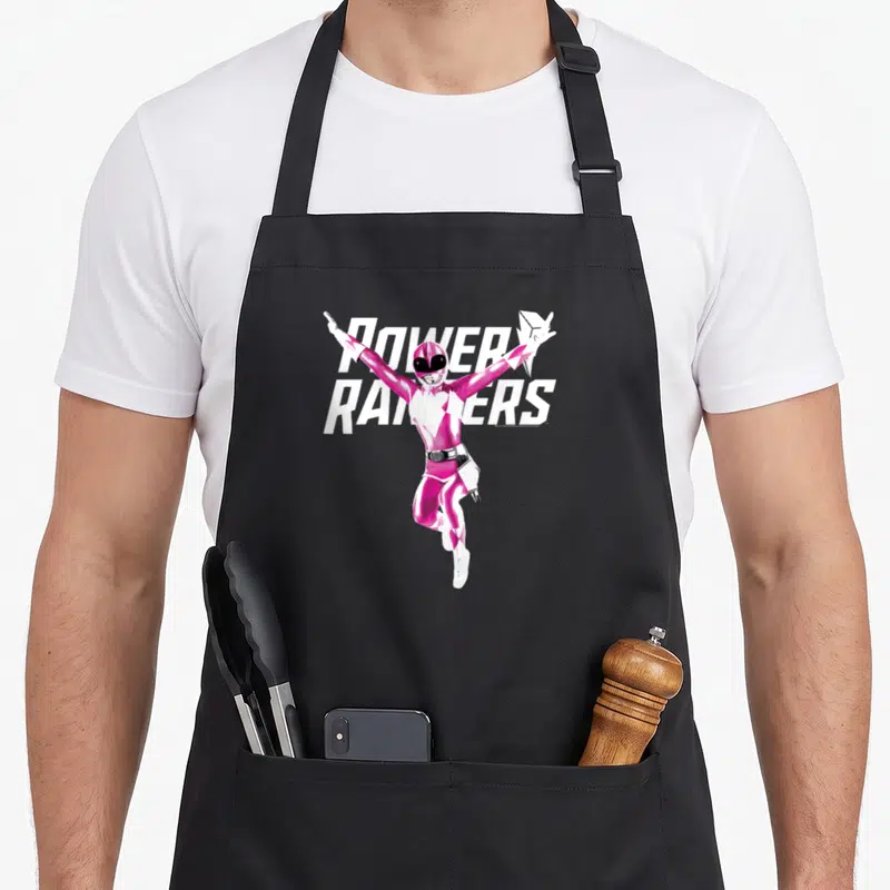 Tablier de cuisine noir avec Power Rangers Big Pink Ranger en pose dynamique et texte blanc stylisé.