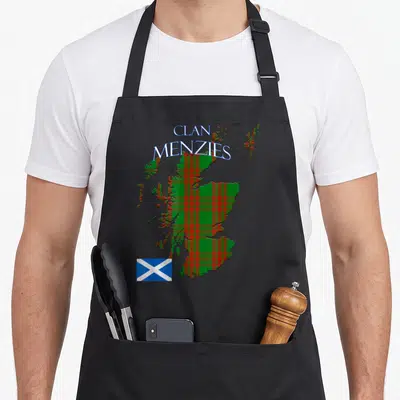 Tablier de cuisine noir avec carte Écosse tartan vert rouge et texte Clan Menzies en haut à gauche.