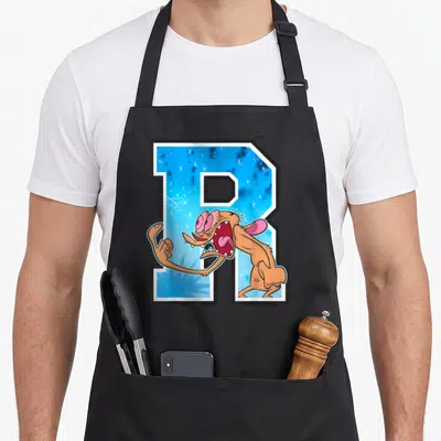 Tablier de cuisine noir avec une grande lettre R bleue et Ren qui crie.