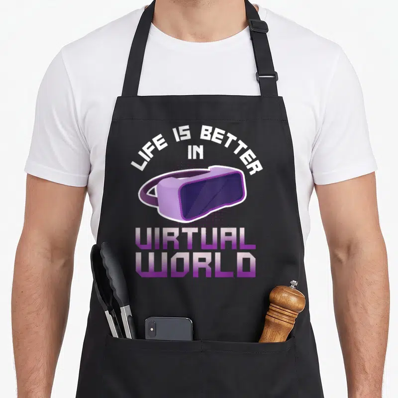 Tablier de cuisine noir avec illustration de casque de réalité virtuelle violet et texte Life is better in virtual world en blanc et violet.