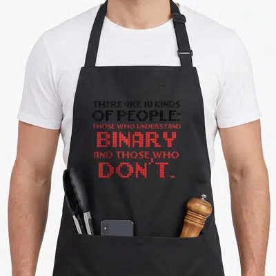 Tablier de cuisine noir avec texte pixelisé noir et rouge parlant des personnes sachant le binaire.
