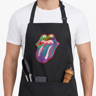 Tablier de cuisine noir avec une illustration colorée d'une bouche et d'une langue au style aquarelle sur fond uni.