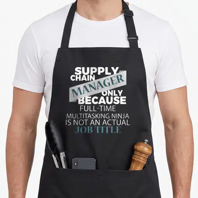 Tablier de cuisine noir avec inscription blanche et bleue concernant le management de la chaîne d'approvisionnement.