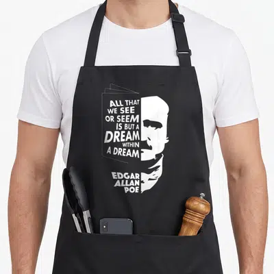 Tablier de cuisine noir avec une illustration blanche représentant Edgar Allan Poe et une citation en anglais sur fond rectangulaire.