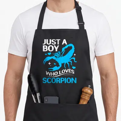 Tablier de cuisine noir avec silhouette bleue de scorpion et texte blanc Juste un garçon qui aime Scorpion.