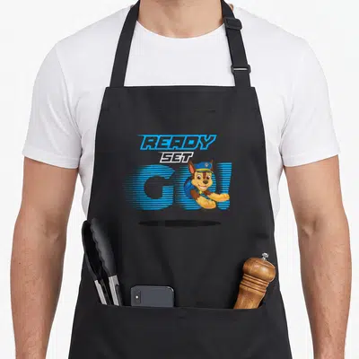 Tablier de cuisine noir avec illustration de Chase et texte Ready Set Go en bleu vif