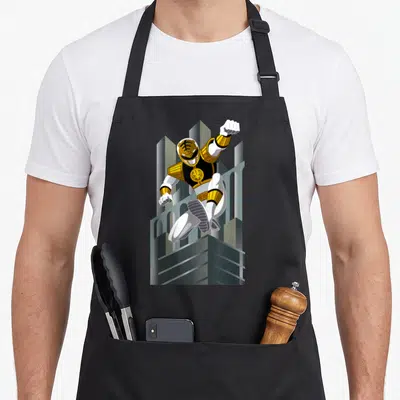 Tablier de cuisine noir avec illustration du White Ranger en pleine action au-dessus d'une ville stylisée.