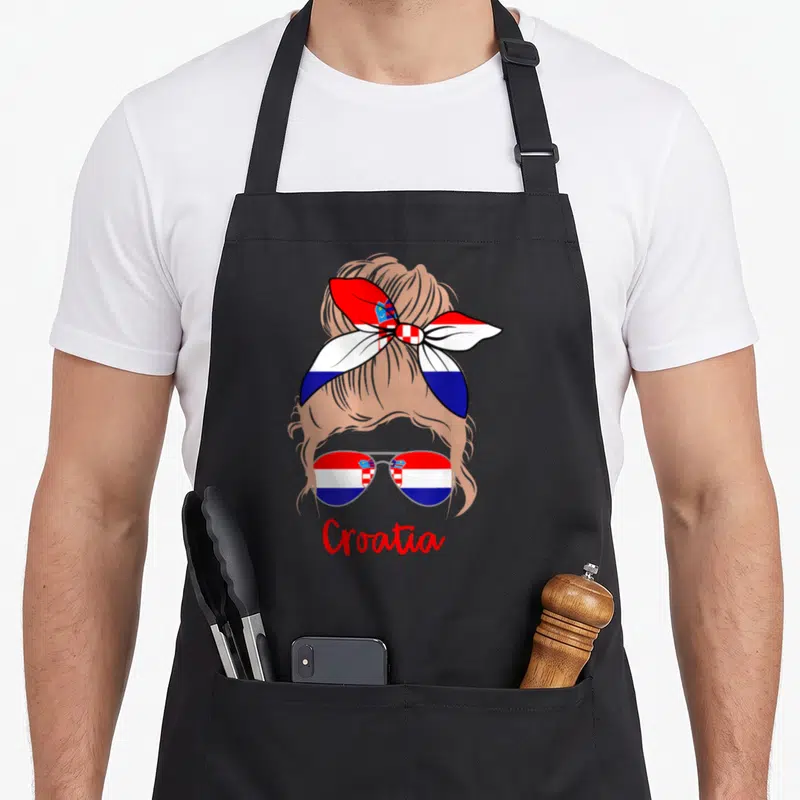 Tablier de cuisine noir avec une illustration de fille aux cheveux clairs portant un bandano et des lunettes au drapeau croate.