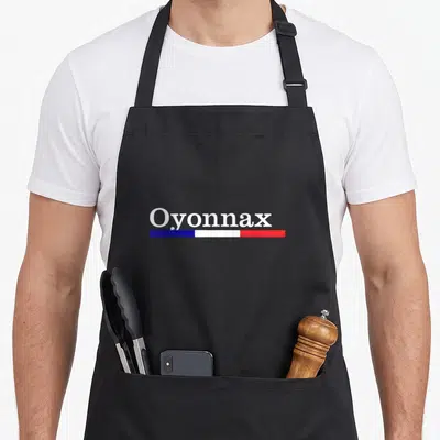 Tablier de cuisine noir avec linscription Oyonnax et une ligne bleue blanche rouge sous le texte.