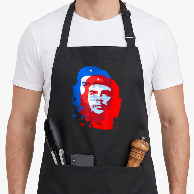 Tablier de cuisine noir avec portrait stylisé de Che Guevara aux couleurs rouge et bleue superposées.