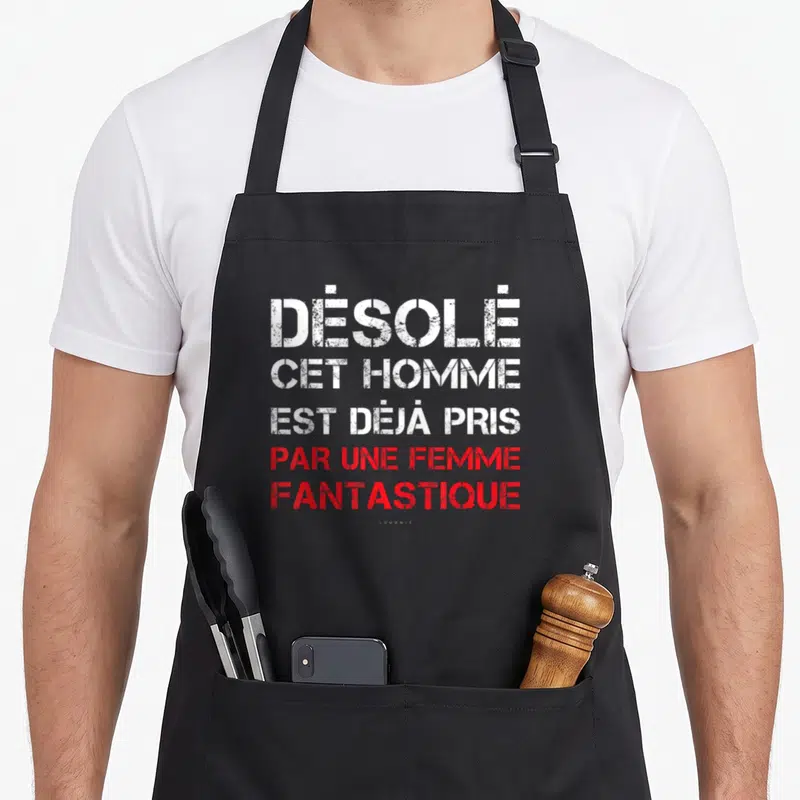 Tablier de cuisine noir avec inscription blanche et rouge désolé cet homme est déjà pris par une femme fantastique
