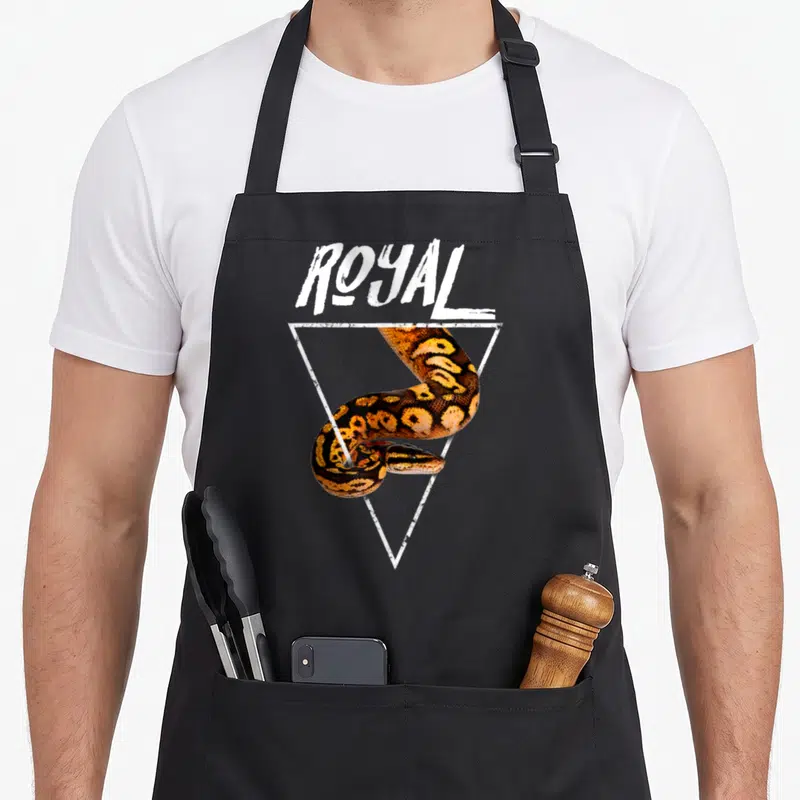 Tablier de cuisine noir avec illustration de python royal et mot ROYAL dans un triangle blanc.