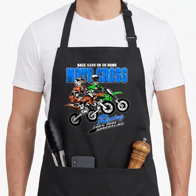 Tablier de cuisine noir avec illustration de deux pilotes de motocross orange et vert et texte Racing 100% Pure Adrenaline.