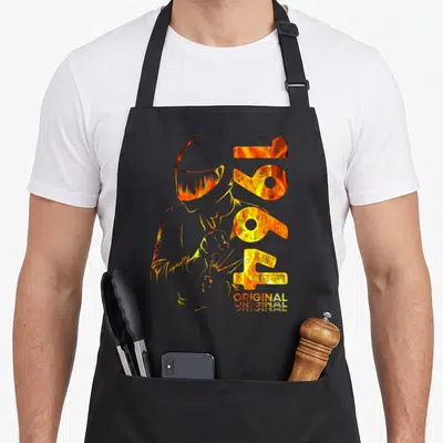 Tablier de cuisine noir avec illustration casque motard et chiffres 1964 en style flammé orange.