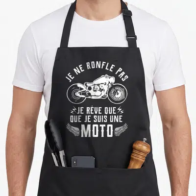 Tablier de cuisine noir avec illustration blanche d'une moto et le texte Je ne ronfle pas je rêve que je suis une moto.