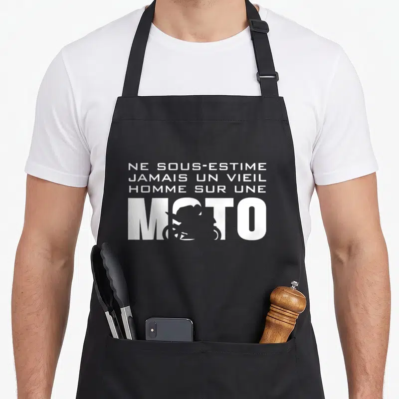 Tablier de cuisine noir avec l'inscription Ne sous-estime jamais un vieil homme sur une Moto et une silhouette de cyclomoteur dans la lettre O.