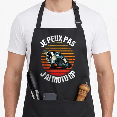 Tablier de cuisine noir avec illustration vintage d'un pilote de Moto GP et le texte Je peux pas j'ai Moto GP.