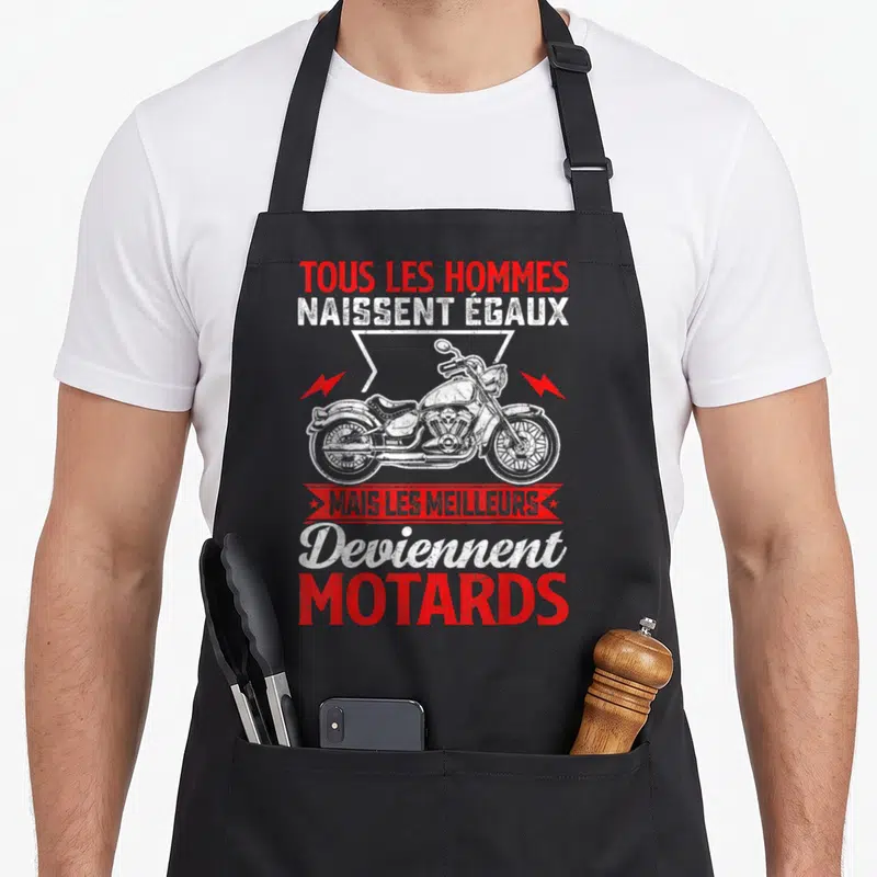 Tablier de cuisine noir avec inscription Tous les hommes naissent égaux mais les meilleurs deviennent motards et illustration de moto vintage.