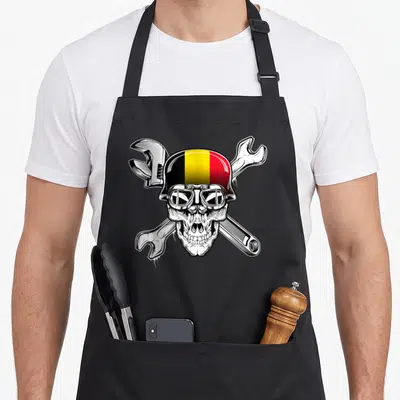 Tablier de cuisine noir avec un crâne casqué belge et des clés anglaises croisées en illustration.