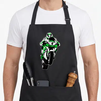 Tablier de cuisine noir avec illustration d'un motard en course vert et blanc portant le numéro 1.