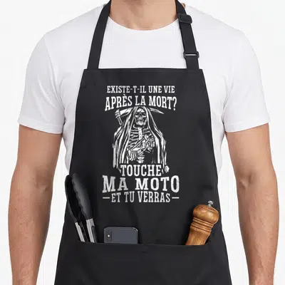 Tablier de cuisine noir avec illustration blanche d'un squelette et texte humoristique sur la protection du véhicule.
