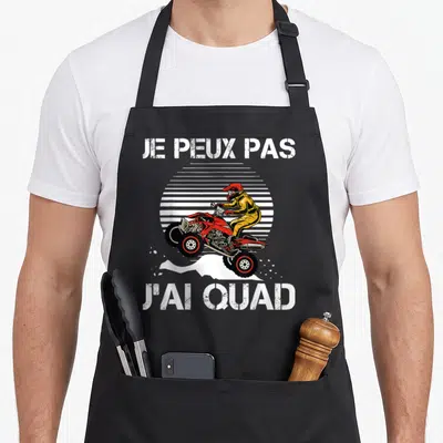 Tablier de cuisine noir avec illustration quad rouge et texte Je peux pas j'ai quad tout terrain.
