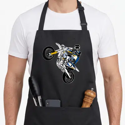Tablier de cuisine noir avec illustration d'un supermotard faisant un wheelie en blanc et bleu.