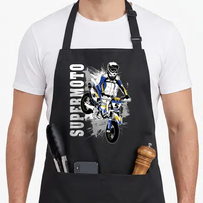 Tablier de cuisine noir avec illustration d'un supermotard sur moto blanche et bleue portant le numéro 5